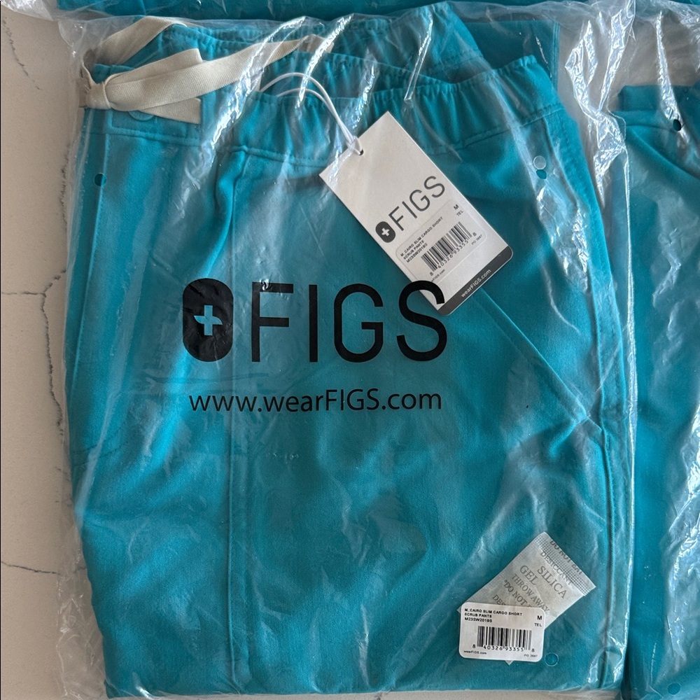 Brand new Figs Aqua Blue Men’s Scrub Pants/polo top/scrub performance jacket set